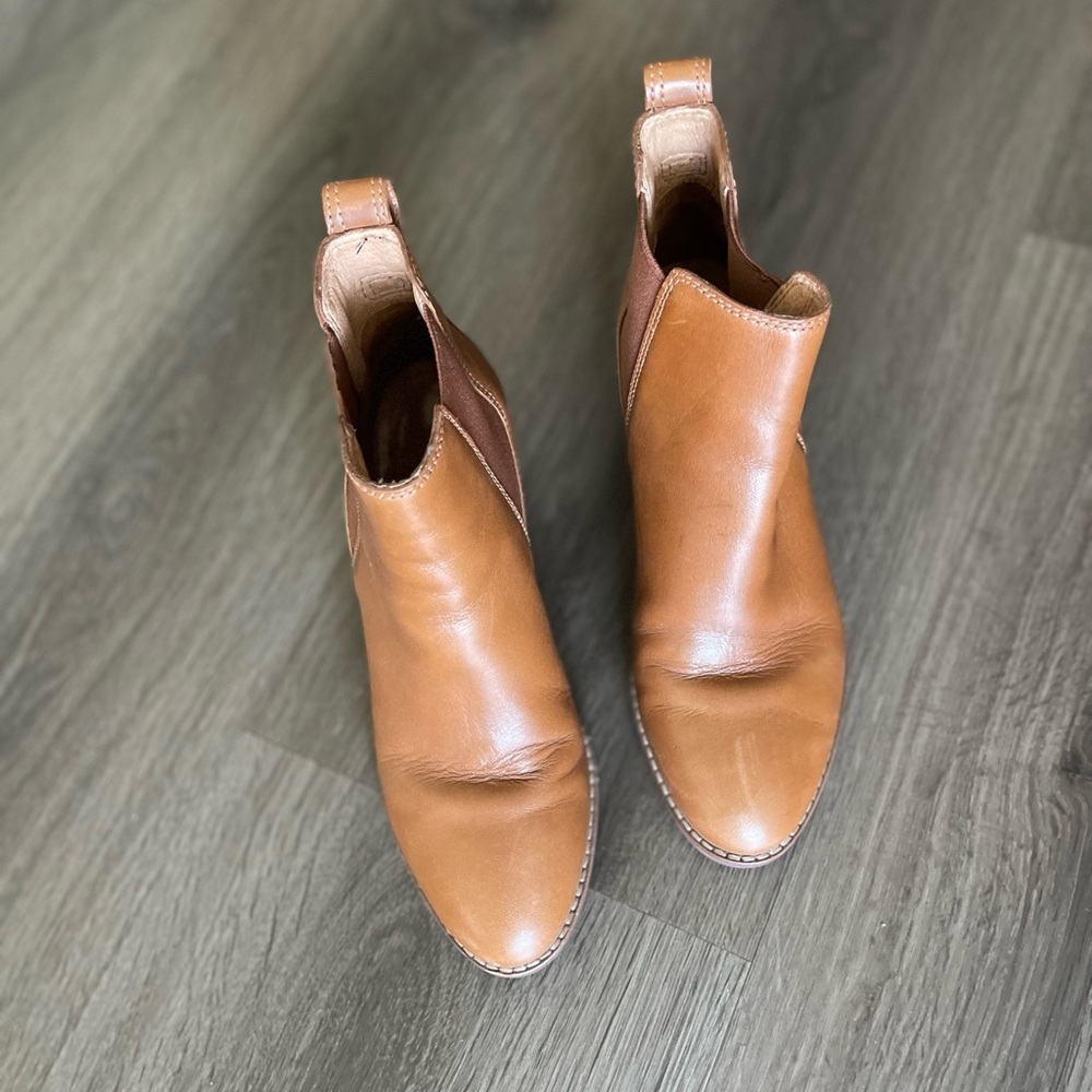 Madewell Regan Chelsea Leather Booties - Picture 3 of 10